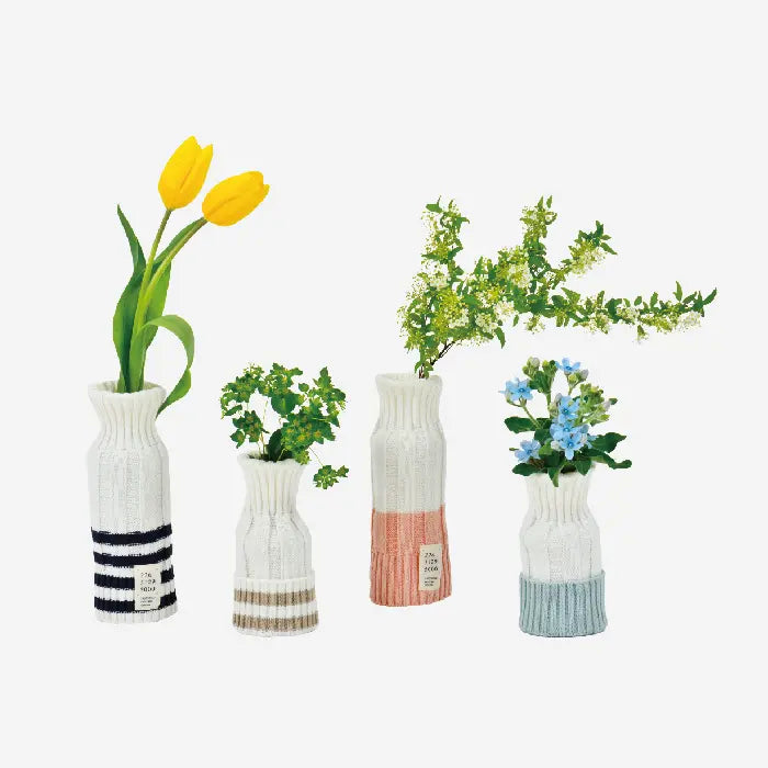 お花をニットでつつむ ペットボトルを花瓶に