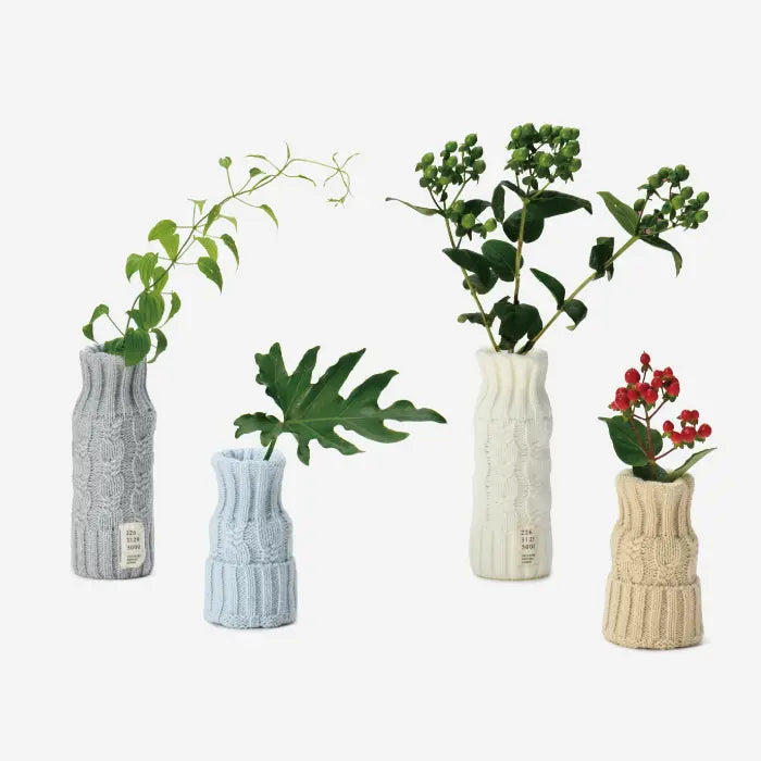 お花をニットでつつむ ペットボトルを花瓶に